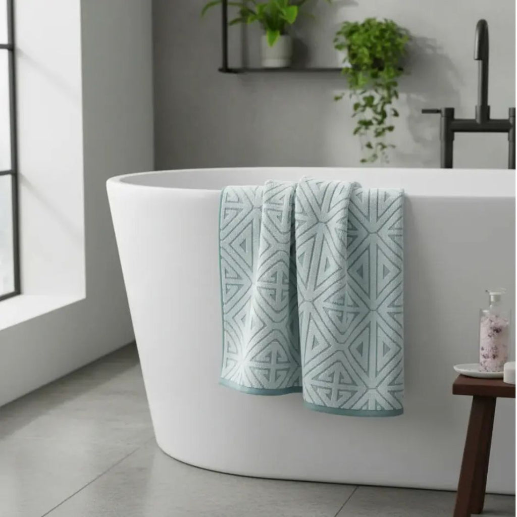 TOALLA MEDIO BAÑO JACQUARD.