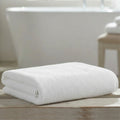 TOALLA MEDIO BAÑO BLANCA HOTELERA.