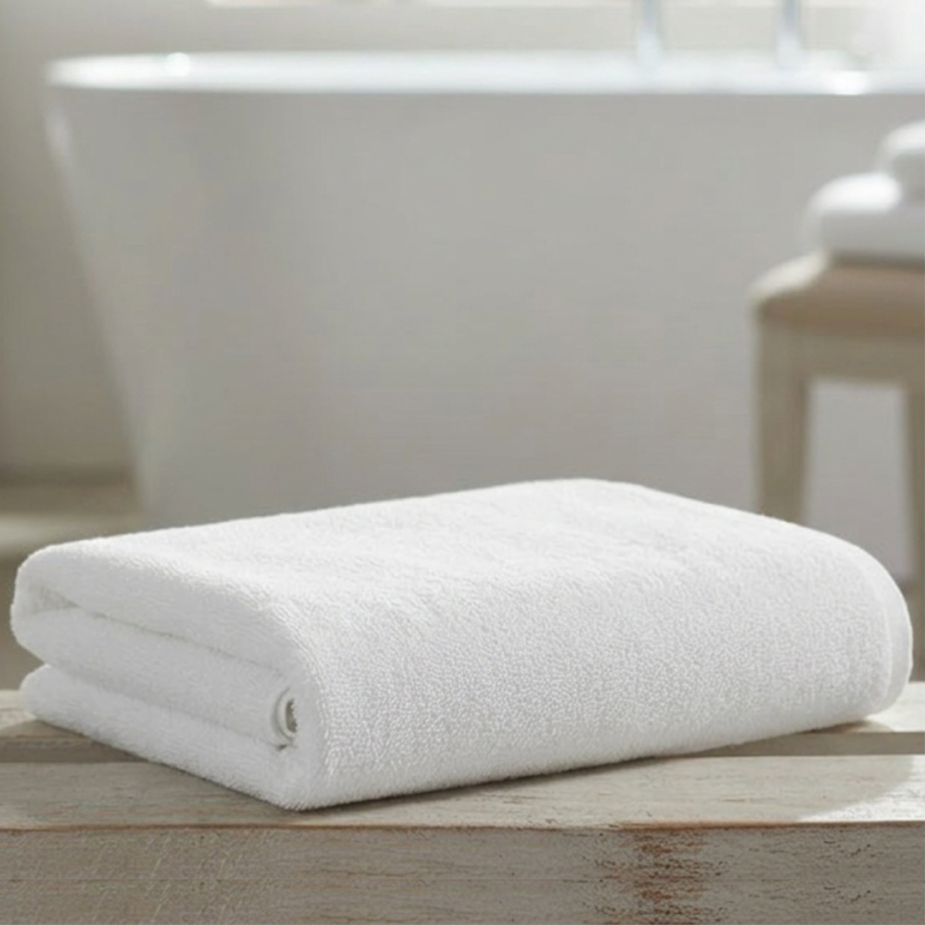 TOALLA MEDIO BAÑO BLANCA HOTELERA.