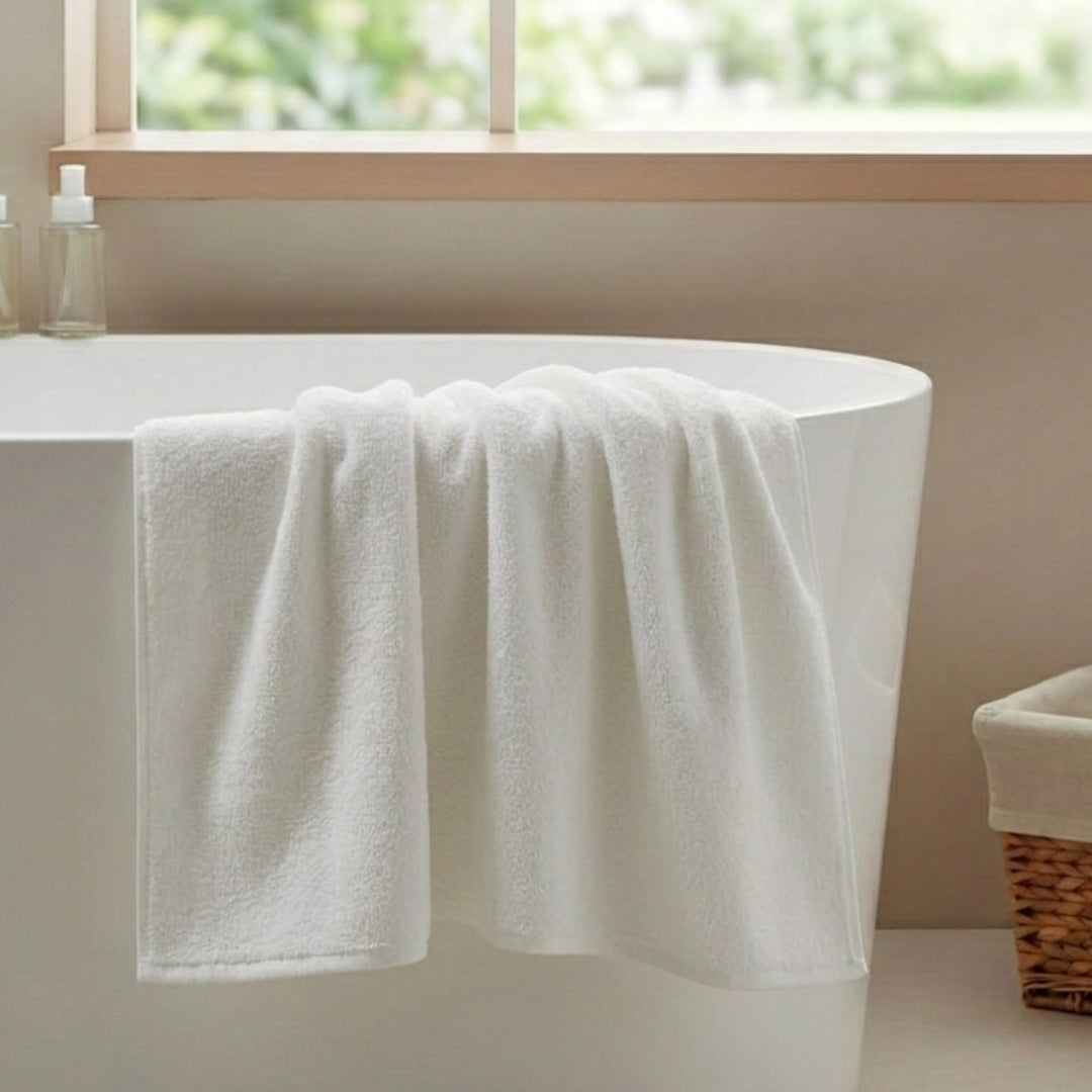 TOALLA MEDIO BAÑO BLANCA HOTELERA.